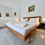 Apartment & Hegic With Parking Zadar