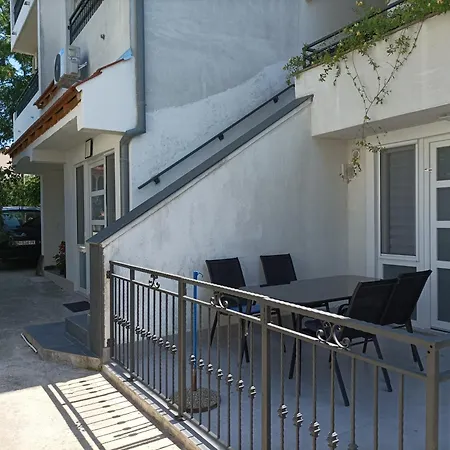 Apartment & Hegic