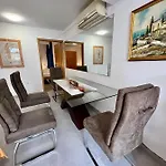 & Hegic With Parking Apartamento