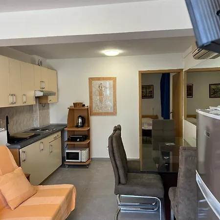 Apartment & Hegic *