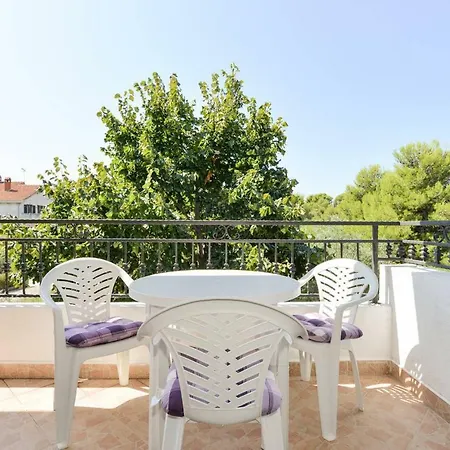 & Hegic Apartment *